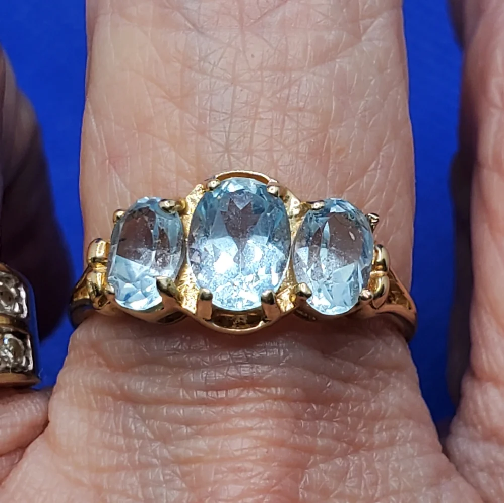 Light blue topaz 3 stone ring - Picture 1 of 8